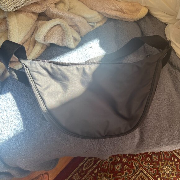 Uniqlo Black Mini Round Shoulder Bag - Picture 3 of 3